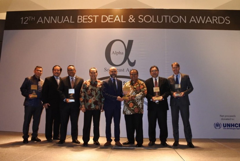 Penghargaan BRI Syariah: BRI Syariah menerima penghargaan Best Mid-Cap Equity Deal Award in Southeast Asia dari Majalah Alpha Southeast Asia.
