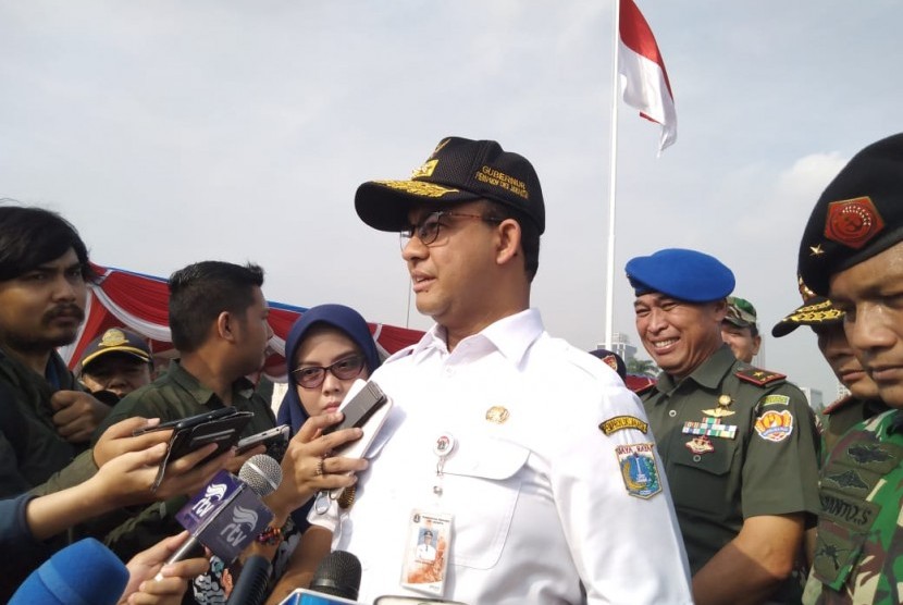 Apel Pengamanan Pemilu: Gubernur DKI Jakarta Anies Rasyid Baswedan memimpin apel tiga pilar antara Pemerintah Provinsi DKI, TNI, dan Polri untuk persiapan pengamanan pemilu 2019 di Lapangan Monas, Rabu (27/2). 