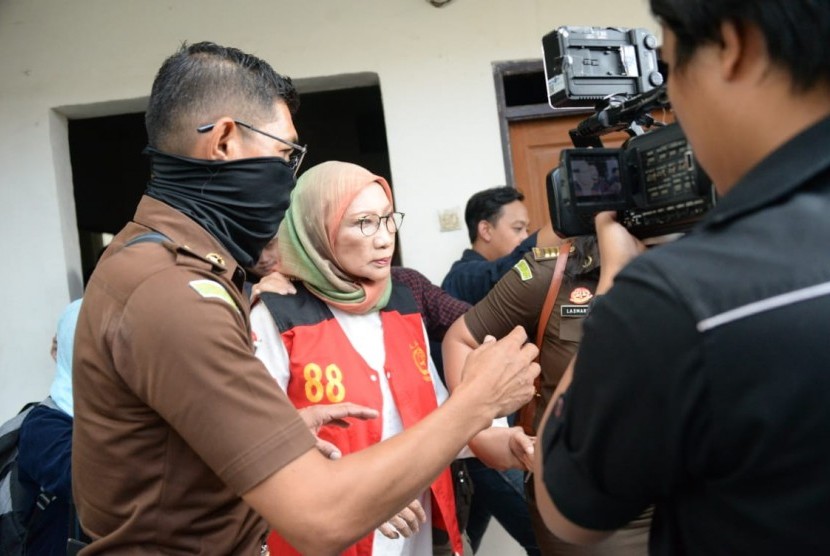 Terdakwa kasus penyebaran berita bohong atau hoaks Ratna Sarumpaet di Pengadilan Negeri Jakarta Selatan, Kamis (28/2019).