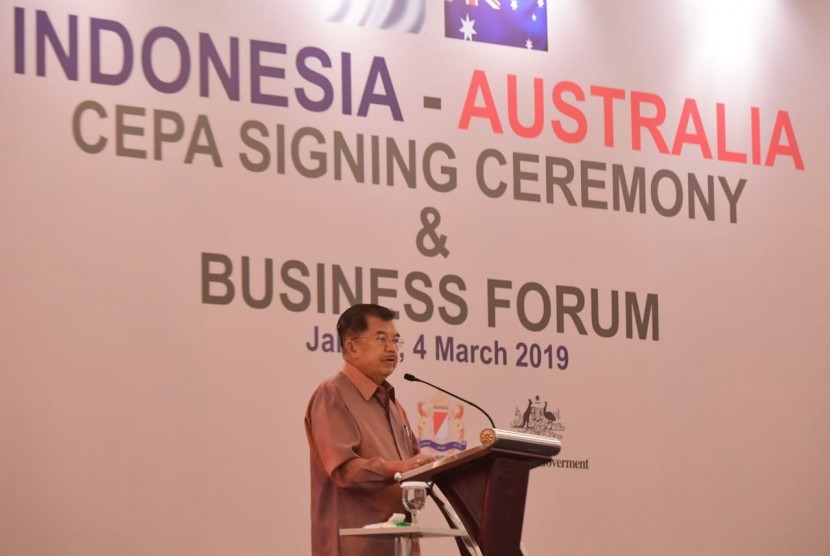 Wakil Presiden RI Jusuf Kalla saat menghadiri acara Indonesia-Australia Comprehensive Economic Agreement (IA-CEPA) dan Business Forum di Hotel JS Luwansa, Jalan HR Rasuna Said, Jakarta Selatan, Selasa (4/3).