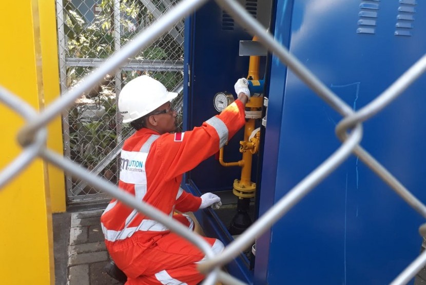 Station Jaringan Gas Bumi: Petugas memeriksa Regulating Station jaringan gas bumi untuk rumah tangga (Jargas) di Kota Probolinggo, Selasa (5/3). 