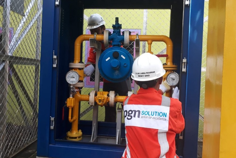 Station Jaringan Gas Bumi: Petugas memeriksa Regulating Station jaringan gas bumi untuk rumah tangga (Jargas) di Kelurahan Mayangan, Kecamatan Mayangan, Kota Probolinggo, Selasa (5/3). 