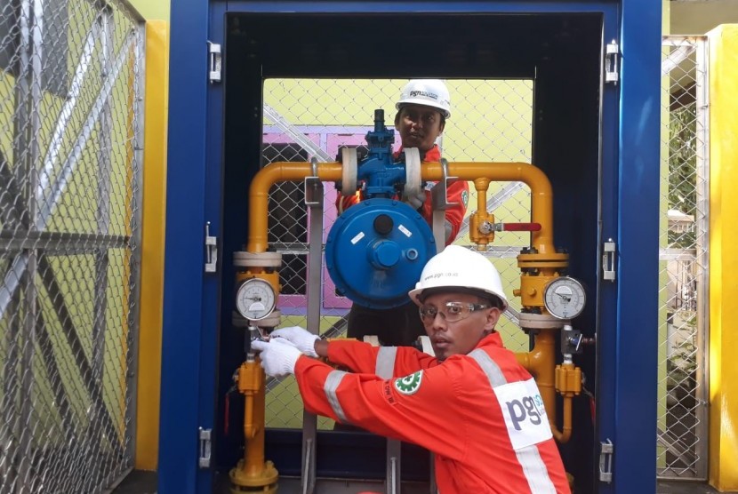 Station Jaringan Gas Bumi: Petugas memeriksa Regulating Station jaringan gas bumi untuk rumah tangga (Jargas) di Kelurahan Mayangan, Kecamatan Mayangan, Kota Probolinggo, Selasa (5/3). 