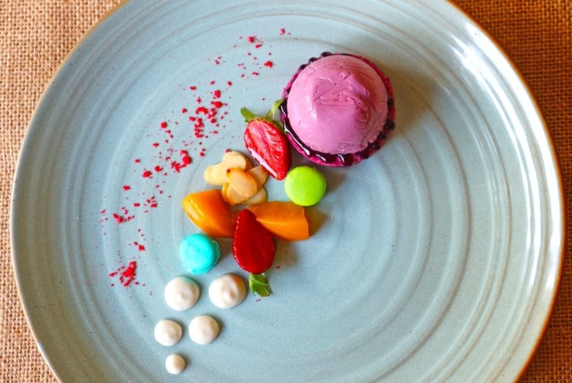 Hotel Sahid Jaya Solo merilis paket promo terbaru, bertajuk Cake Milenials Blueberry Chicoust Cream Cake di Ratu Raih Restaurant. Cake Milenials dibanderol dengan harga Rp 45 ribu.