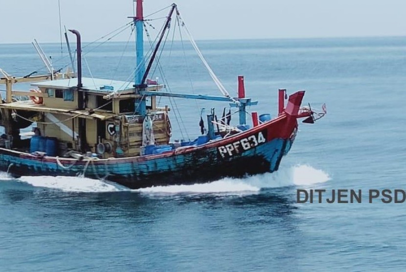 Dua Kapal Perikanan Asing (KIA) ilegal berbendera Malaysia ditangkap di Selat Malaka oleh petugas Kementerian Kelautan dan Perikanan (KKP) beberapa waktu lalu.