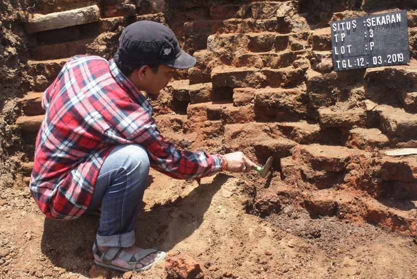 Tim Arkeolog Badan Pelestarian Cagar Budaya (BPCB) Trowulan menemukan arung di sekitar situs Desa Sekaran, Sekarpuro, Pakis, Kabupaten  Malang. 