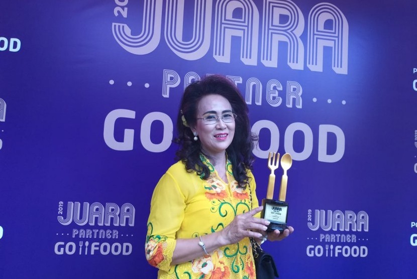 Nanik Soelistiowati, pemilik outlet pisang goreng madu yang meraih juara partner Gofood kategori jajanan sore se-Jabodetabek.