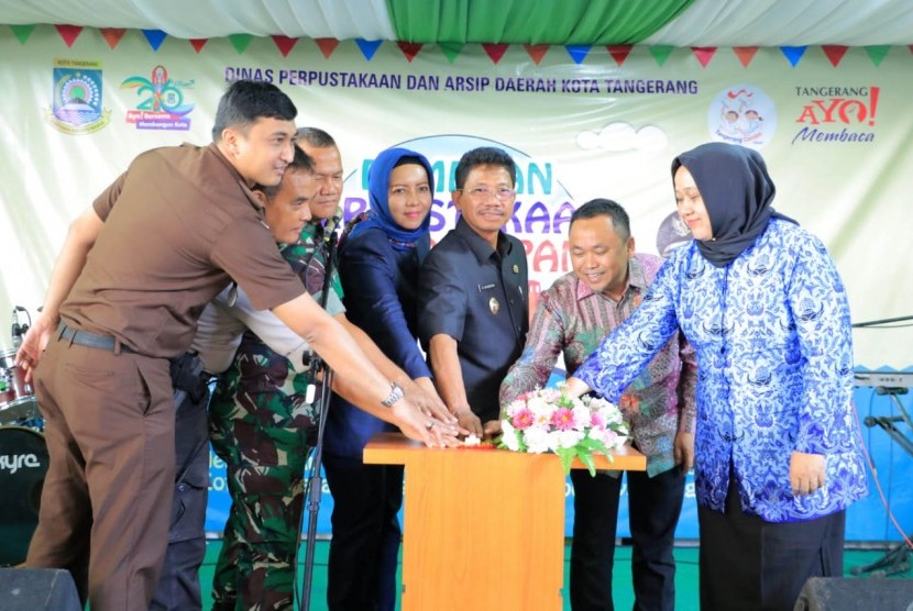 Dinas Perpustakaan dan Arsip Daerah (DPAD)  meluncurkan aplikasi iTangerang Kota dalam acara Pameran Perpustakaan dan Kearsipan yang dilaksanakan di Mall CBD Ciledug, Senin (18/3).