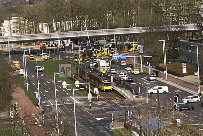 Insiden penembakan terjadi pada sebuah trem di Utrecht, Belanda, Senin (18/3).