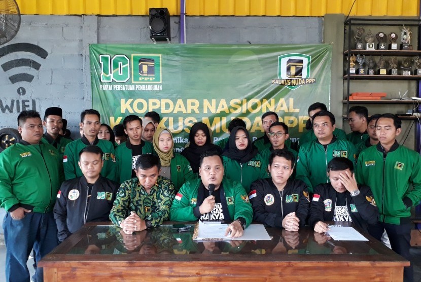 Konferensi pers Kopdarnas Kaukus Muda PPP di Kopi Kita Yogyakarta, Kamis (21/3).