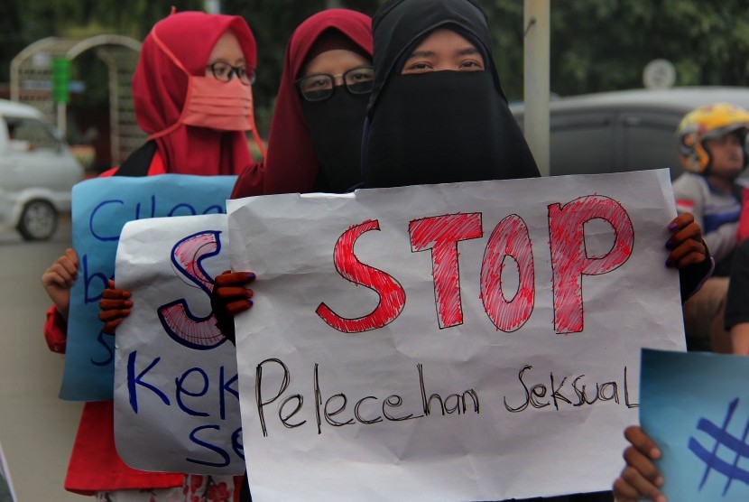 Sejumlah aktivis yang tergabung dalam Aliansi Perempuan Anti Kekerasan berunjuk rasa saat memperingati Hari Perempuan Internasional di Landmark Kota Cilegon, Banten, Kamis (21/3/2019).