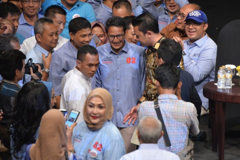 Calon wakil presiden nomor urut 02 Sandiaga Uno (tengah) menghadiri acara silahturahmi Aliansi Pengusaha Nasional, di Djakarta Theater, Jakarta, Kamis (21/3/2019).