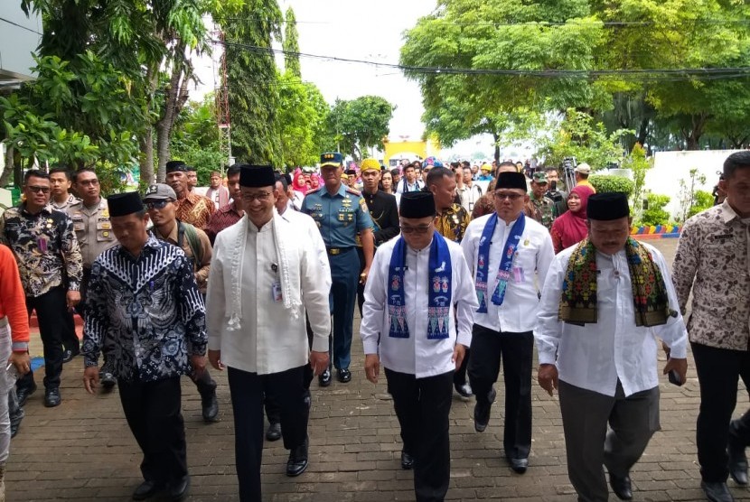 Gubernur DKI Jakarta Anies Rasyid Baswedan tiba di Pulau Pramuka untuk menghadiri Musrembang Kepulauan Seribu, Jumat (22/3).