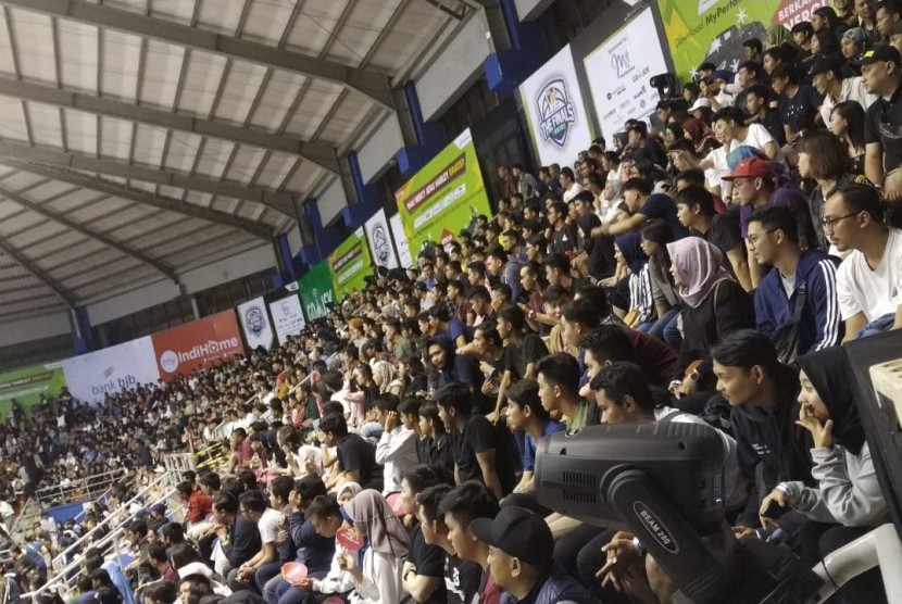 Antusiasme penonton final IBL 2018/2019 di GOR C-Tra Arena, Kota Bandung (ilustrasi). Lanjutan kompetisi IBL 2020 hampir pasti tanpa penonton. 