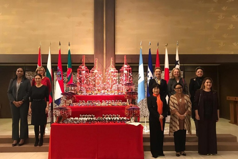 Menteri Luar Negeri (Menlu) Indonesia Retno LP Marsudi melakukan pertemuan World Assembly Women dengan Wakil Menlu Panama serta delapan Menlu perempuan dunia di Tokyo, Sabtu (23/3).