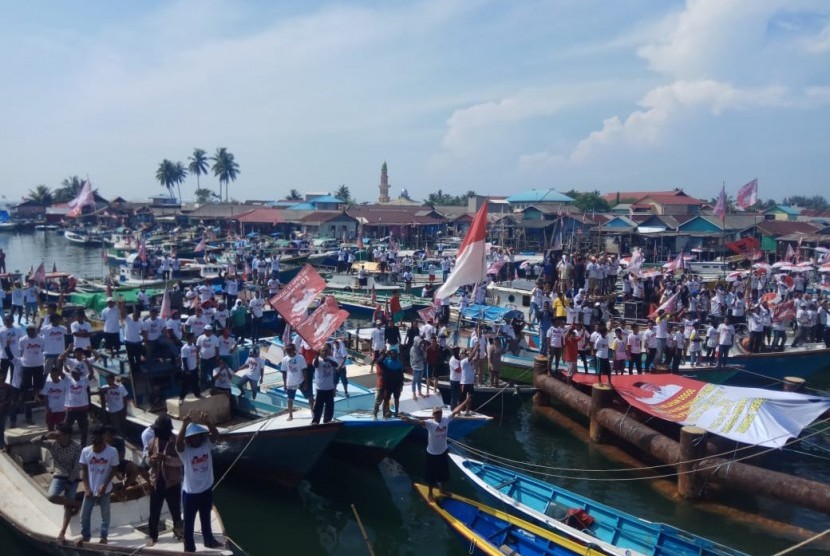 Kunjungan capres jokowi ke kampung nelayan di manggar baru, balikpapan, kalimantan barat