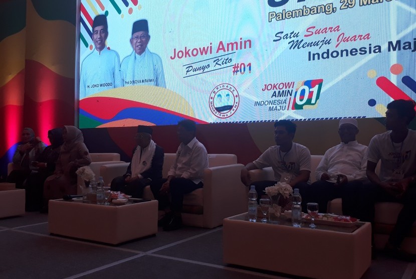  Calon Wakil Presiden nomor urut 01, KH. Ma'ruf Amin menghadiri  acara Deklrasi Brigade Mahasiswa Jokowi-Ma'ruf Amin (JKMA) di Golden  Sriwijaya Building, Palembang, Jumat (29/3).