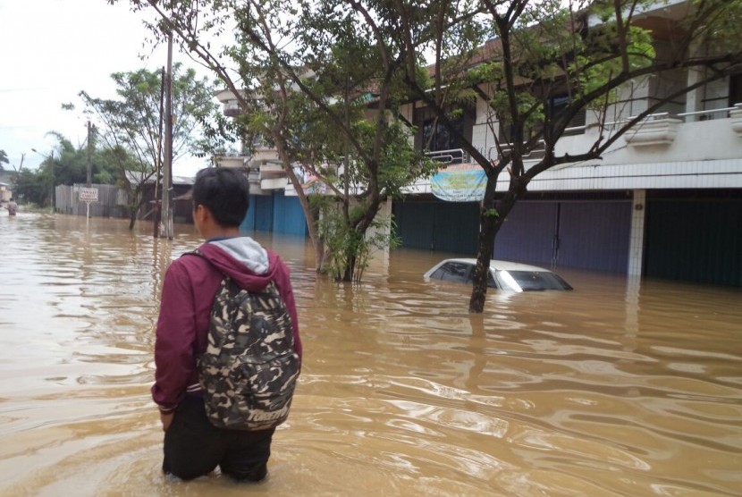 Akses jalan terendam banjir (ilustrasi)