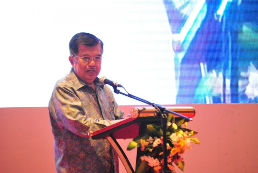 Wakil Presiden Jusuf Kalla saat menjadi pembicara dalam Silahturahmi Kebangsaan yang digelar Jenggala Center di Mataram, Nusa Tenggara Barat (NTB).