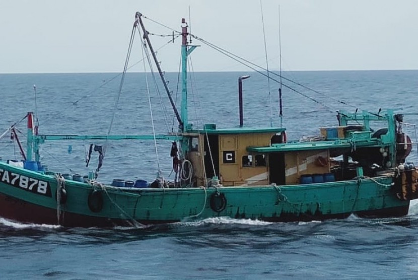 Sebanyak enam kapal perikanan asing melakukan penangkapan ikan secara ilegal di wilayah perairan Indonesia.  Empat kapal berbendera Vietnam ditangkap di Zona Ekonomi Eksklusif Indonesia (ZEEI) Laut Natuna Utara serta dua kapal Malaysia ditangkap di ZEEI Selat Malaka pada Selasa (9/4). 