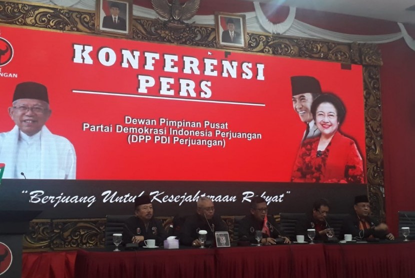 Badan Saksi Pemilu Nasional Pusat PDI Perjuangan mempublikasikan data perolehan suara Pemilihan Presiden 2019 versi PDIP di Kantor DPP PDIP, Jalan Diponegoro, Menteng, Jakarta, Jumat (19/4).