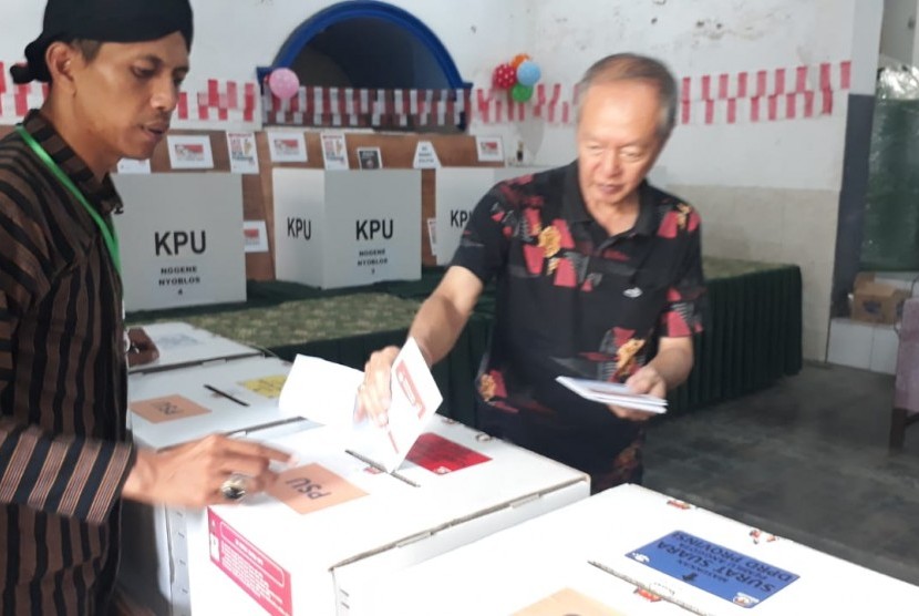 Suasana Pemungutan Suara Ulang (PSU) di TPS 17, Sukoharjo, Klojen, Kota Malang, Kamis (25/4).