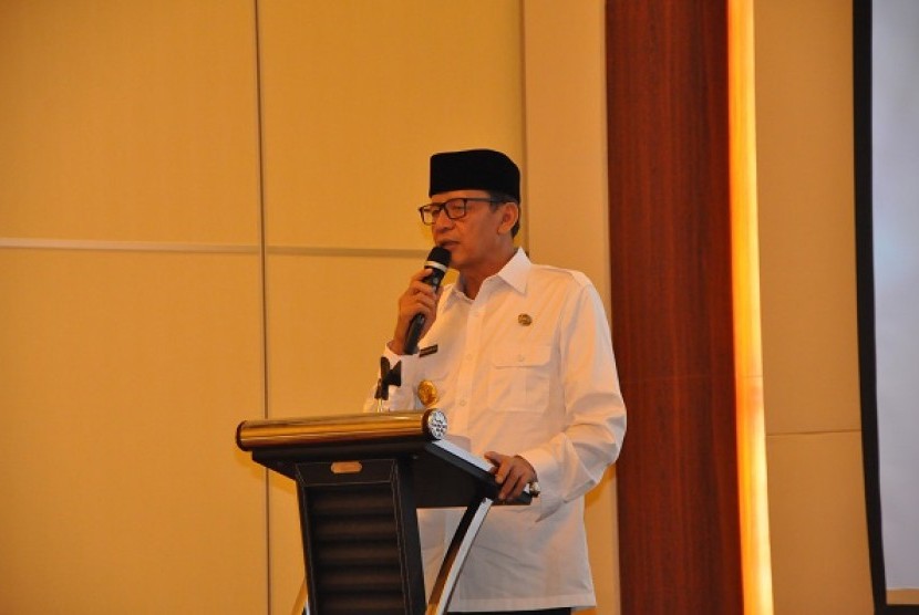 Gubernur Banten Wahidin Halim setuju membekukan operasi dua perusahaan bus PO Murni dan Murni Jaya.