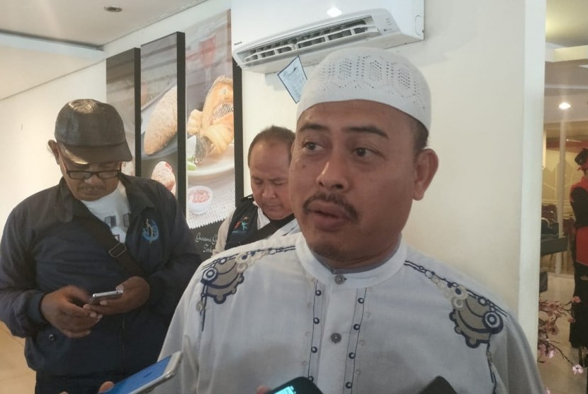 Ketua Umum Persaudaraan Alumni (PA) 212 Slamet Maarif dalam Konfrensi pers 'Persiapan Ijtima Ulama 3', di Tebet, Jakarta Selatan, Senin (29/4). 