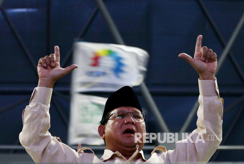 Calon Presiden nomor urut 02 Prabowo Subianto menghadiri aksi peringatan Hari Buruh Internasional (May Day) di Tenis Indoor Senayan, Jakarta, Rabu (1/5/2019).