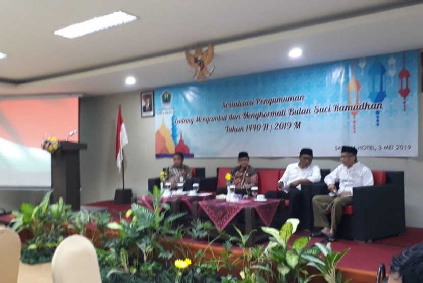 Pemerintah Kota (Pemkot) Malang melakukan sosialisasi pengumuman aturan selama Ramadhan di Savanna Hotel & Convention, Kota Malang, Jumat (3/5).