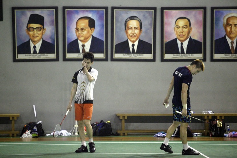Atlet bulutangkis ganda putra Marcus Fernaldi Gideon (kanan) dan Kevin Sanjaya Sukamuljo (kiri) di Pelatnas PBSI, Cipayung, Jakarta Timur, beberapa waktu lalu.