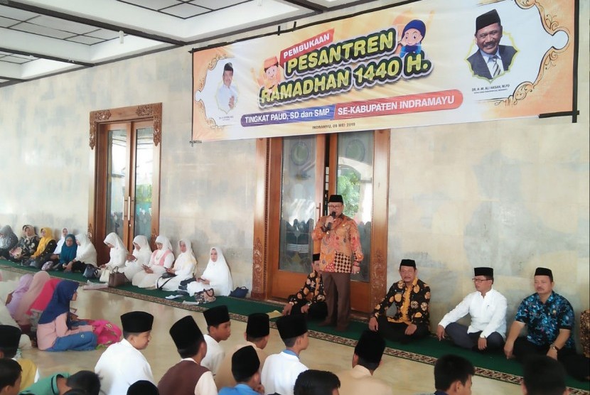 1.500 pelajar tingkat TK, SD dan SMP mengikuti Pesantren Ramadhan 1440 Hijriah di Masjid Agung Indramayu, Kamis (9/5). Kegiatan itu dibuka Bupati Indramayu, Supendi. (Dok Diskominfo Indramayu)