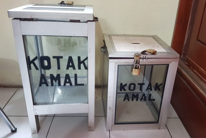 Polsek Pakis, Kabupaten Malang berhasil menangkap dua pelaku pencurian uang di kotak amal Masjid Aisyah. 