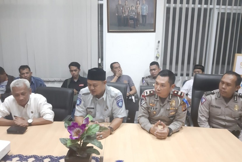 Jajaran Satuan Lantas Polres  Purwakarta, bersama Jasa Raharja dan perwakilan dari RS, saat memaparkan persiapan menjelang arus mudik dan balik lebaran 2019, Kamis (15/5).