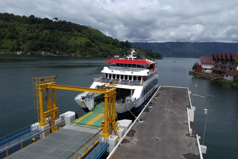 KMP Ihan Batak saat bersandar di dermaga Pelabuhan Ajibata Kabupaten Toba Samosir, Jumat (17/5/2019) lalu. ASDP Indonesia Ferry (Persero) siap mendukung KSPN Danau Toba dengan mengoperasikan tiga kapal yang telah dibangun Kemenhub. 