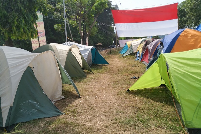 Suasana posko mudik bertemakan camping ground yang berada di Tanjakan  Gombel, Ngesrep, Semarang.