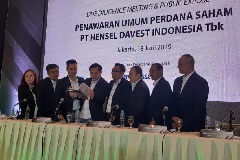 PT Hensel Davest Indonesia Tbk akan menjadi perusahaan Tecnology Finansial (Tekfin) pertama yang akan mencatakan sahamnya di Bursa Efek Indonesia, lewat penawaran umum perdana saham atau initial public offering (IPO), Jakarta, Selasa (18/6). 