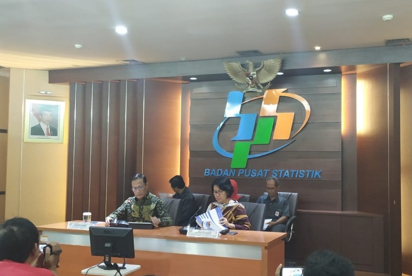 Kepala BPS Suhariyanto dalam konferensi pers mengenai kinerja neraca dagang Mei 2019 di kantornya, Jakarta, Senin (24/6). 