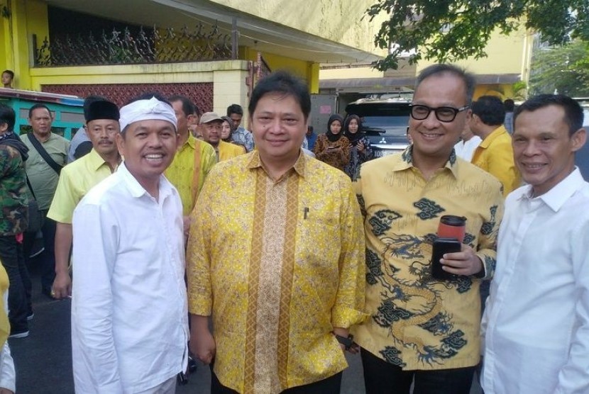 Ketum Golkar Airlangga Hartato bersama Ketua DPD Golkar Jabar, Dedi Mulyadi.