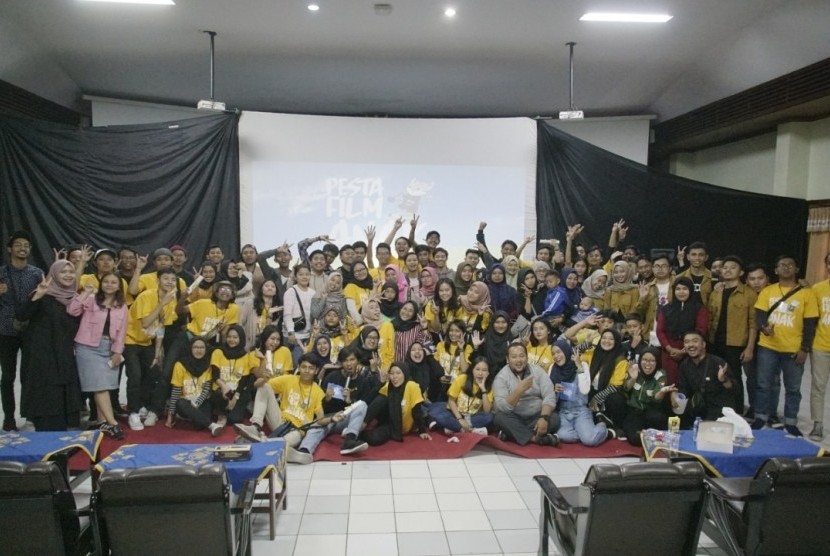 Praktikum 1 Audio Visual Ilmu Komunikasi (Ikom) Universitas Muhammadiyah Malang (UMM) menggelar Pesta Film Anak, Rabu (26/6). 