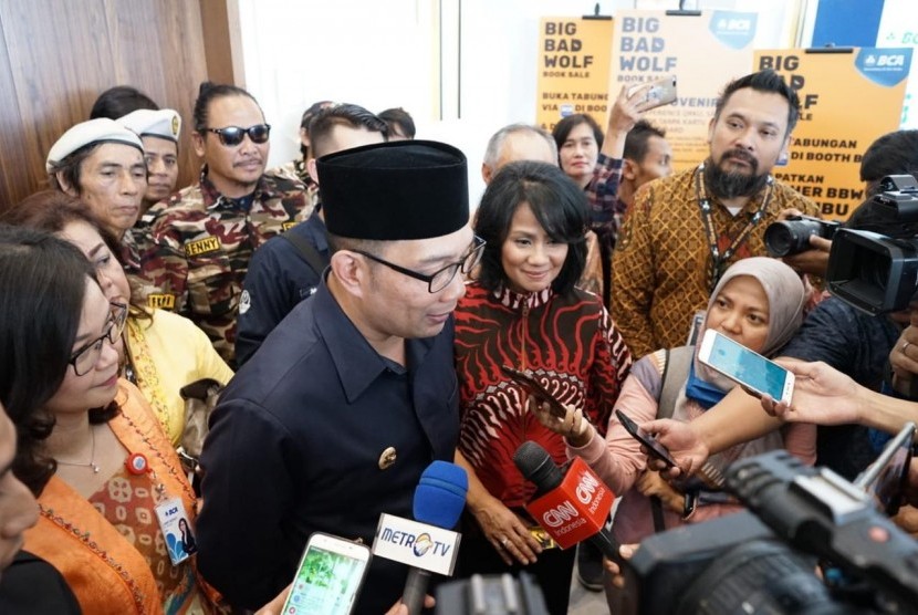 Gubernur Jawa Barat, Ridwan Kamil membuka bazzar buku terbesar Big Bad Wolf di Mason Pine Hotel, Kota Baru Parahyangan, Kabupaten Bandung Barat, Kamis (27/6)