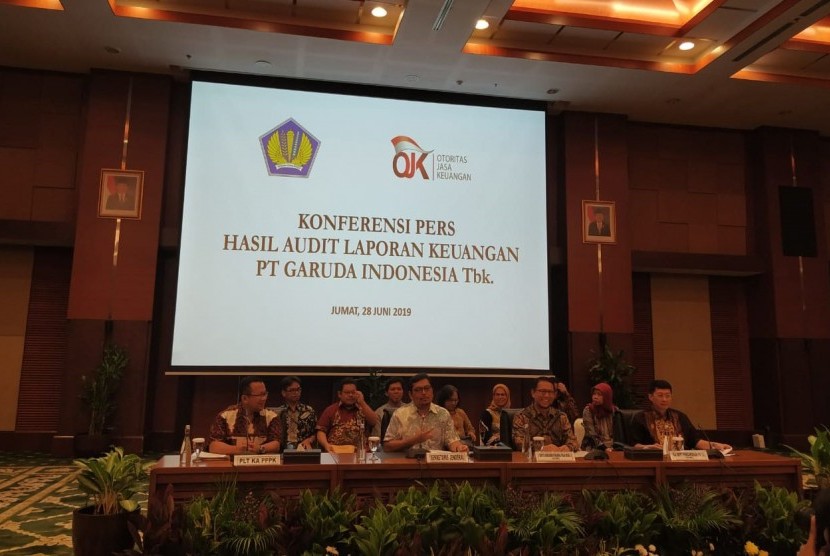Konferensi pers hasil audit laporan keuangan PT Garuda Indonesia di Kantor Kemenkeu, Jakarta, Jumat (28/6).