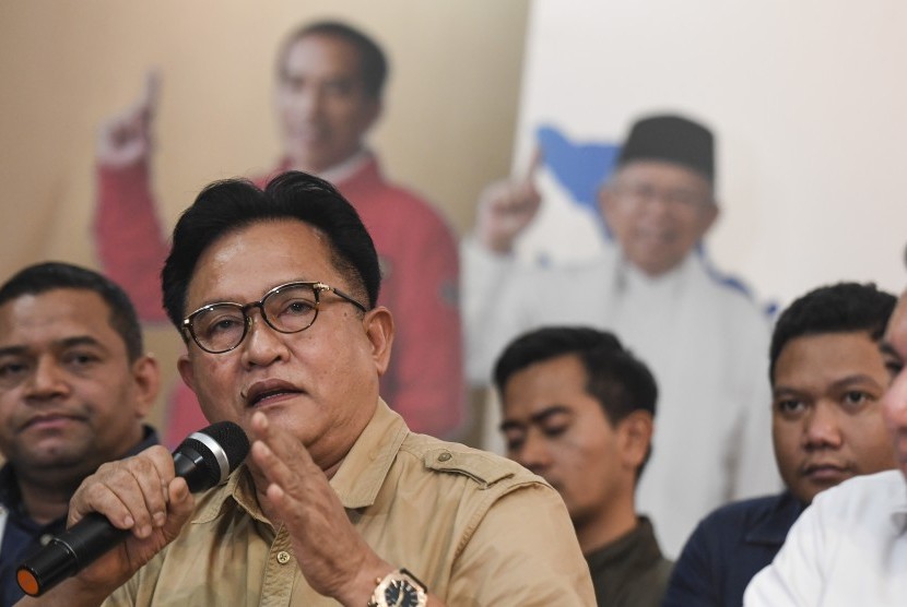 Ketua Tim Kuasa Hukum pasangan Calon Presiden dan Calon Wakil Presiden Nomor Urut 01 Yusril Ihza Mahendra memberikan pernyataan dalam konferensi pers di Jakarta, Jumat (28/6/2019).