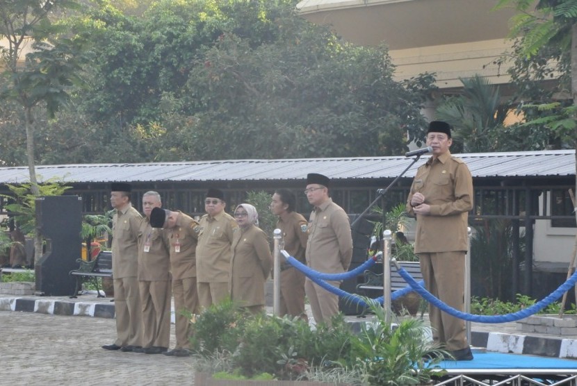 Gubernur Banten Wahidin Halim saat apel gabungan di Kawasan Pusat Pemerintahan Provinsi Banten (KP3B), Serang, Senin (1/7).