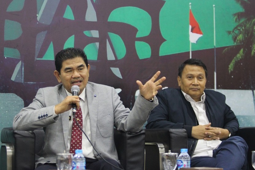 Pakar Hukum Tata Negara, Juanda (kiri) bersama Anggota Fraksi PKS MPR Mardani Ali Sera, menjadi narasumber dalam Diskusi Empat Pilar MPR di Kompleks Parlemen, Senayan, Jakarta, Senin (1/7/2019).