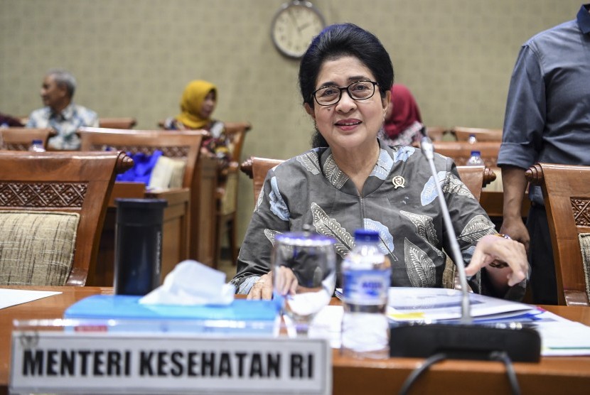 Menteri Kesehatan Nila F. Moeloek bersiap mengikuti rapat kerja dengan Komisi IX DPR di Kompleks Parlemen, Senayan, Jakarta, Rabu (3/7/2019).