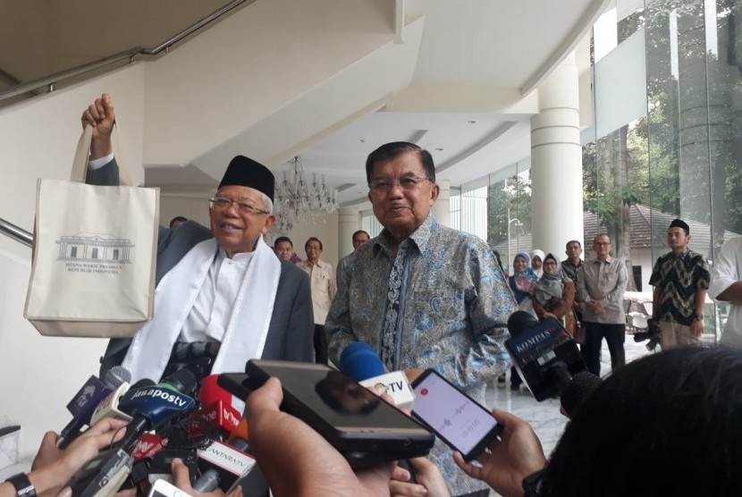 Wakil Presiden terpilih KH Ma'ruf Amin usai menemui Wakil Presiden Jusuf Kalla di Kantor Wakil Presiden, Jakarta, Kamis (4/7).