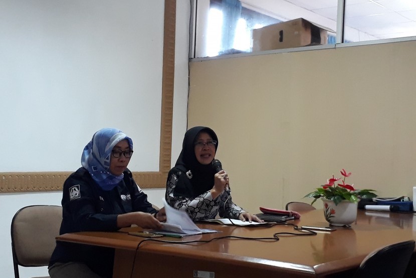 Kepala Bagian Humas dan Protokol Pemkab Sleman, Shavitri Nurmala  Dewi dan Kepala Dinas Pendidikan Kabupaten Sleman, Sri Wantini, di Kantor  Disdik Sleman, Jumat (5/6).