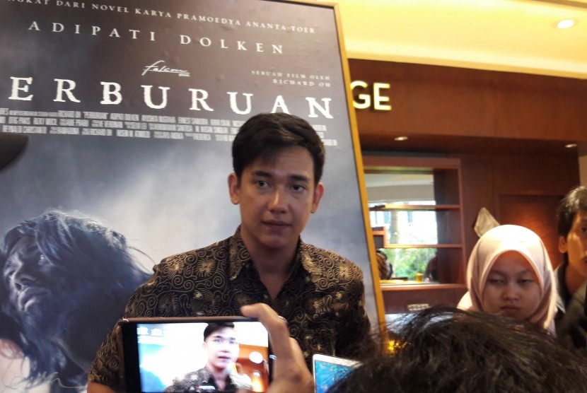 Tantangan Adipati Dolken dalam Perburuan