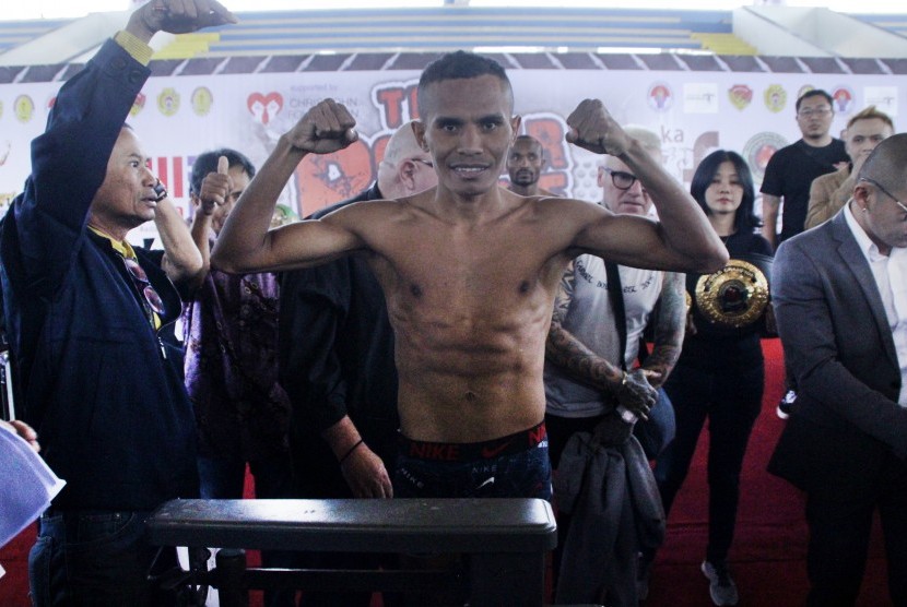 Petinju Nasional pemilik gelar juara WBC International kelas terbang ringan Tibo Monabesa.